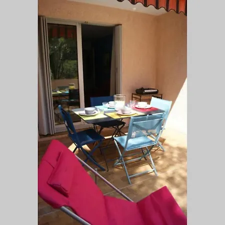 Hyères, accès mer (300m) par chemin privé Hyères